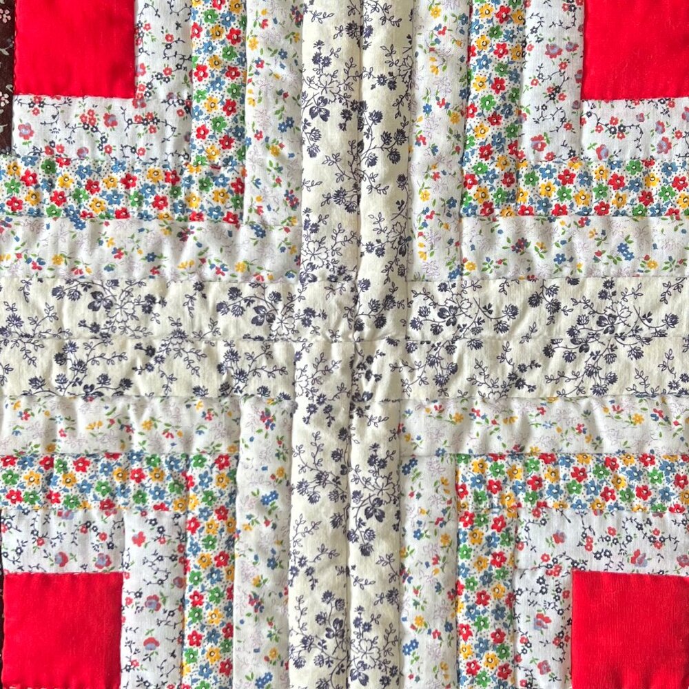 Hand-Stitched Patchwork Hand Quilted LOG CABIN Block Wall Hanging / Table Topper - Picture 9 of 16